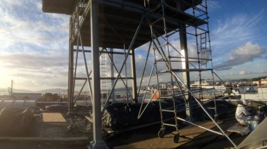 PORTANT & Fils réalise une Finition de peinture Polyuréthane d'une tour aérien arsenal de toulon 83