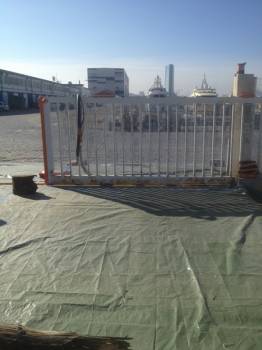 Décapage d'un portail sur Marseille (13)