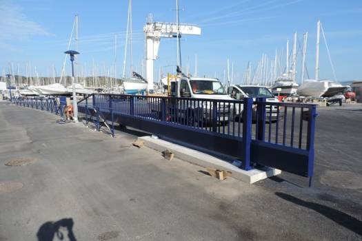 Remise en peinture portail sur l’ile de Porquerolles 83400 Hyères