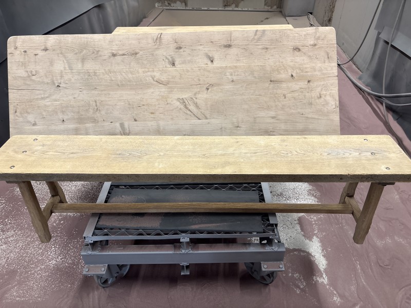 Aéro, gommage de Table et de banc en chêne