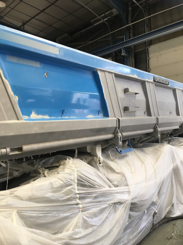 Décapage par sablage avant mise en peinture sur site d’un porte char pour Volvo Industries à Vitrolles