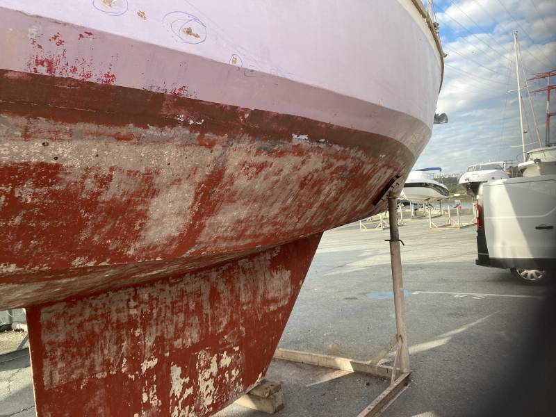 Sablage coque de bateau pour rénovation peinture Marseille