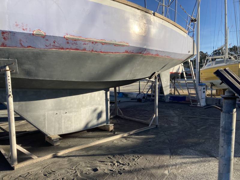 Sablage coque de bateau pour rénovation peinture Marseille