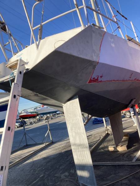 Sablage coque de bateau pour rénovation peinture Marseille