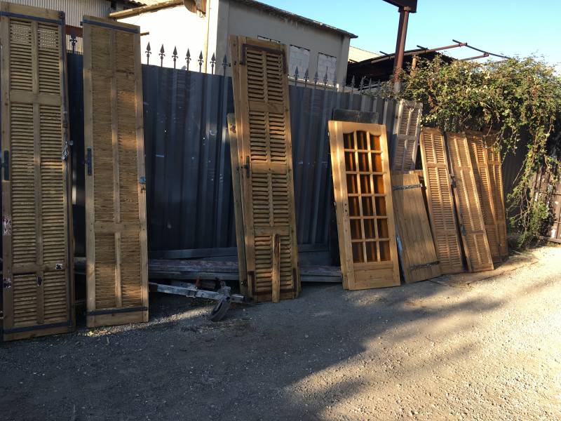 Decapage de persiennes en bois a marseille 13009