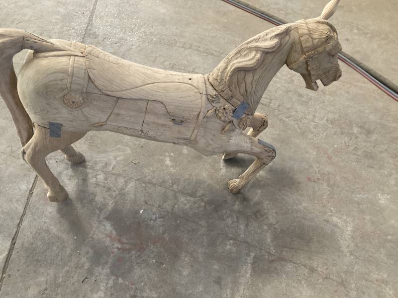 aérogommage d'un cheval en bois de colection par PORTANT& FILS Istre bouche du rhône