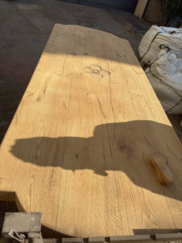 Aérogommage d’une table en chêne massif des années 70